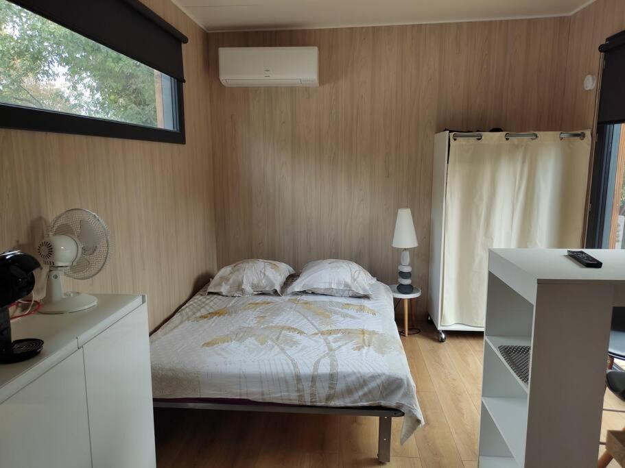Joli Studio Climatise Avec Jacuzzi Prive Et Entree Independante Fréjus エクステリア 写真