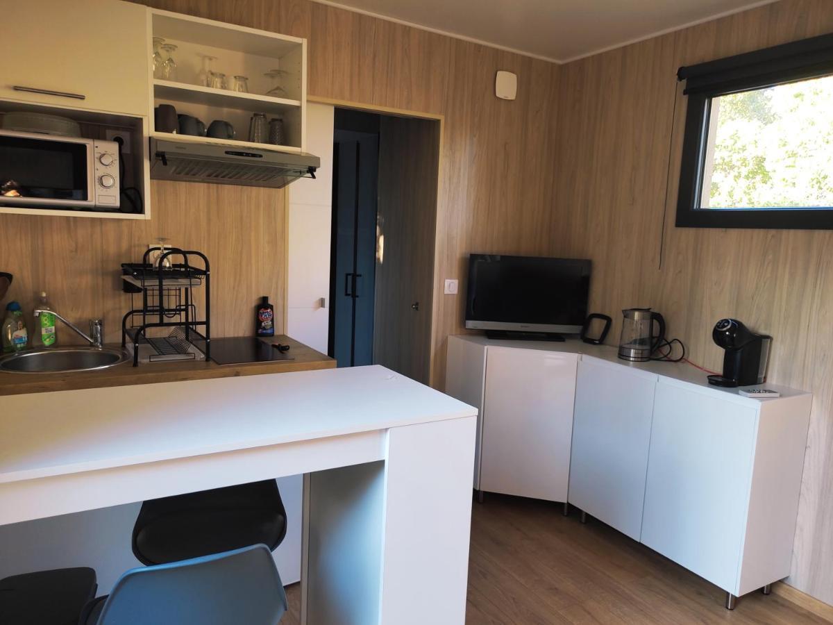 Joli Studio Climatise Avec Jacuzzi Prive Et Entree Independante Fréjus エクステリア 写真