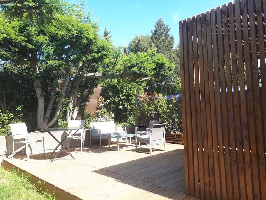 Joli Studio Climatise Avec Jacuzzi Prive Et Entree Independante Fréjus エクステリア 写真