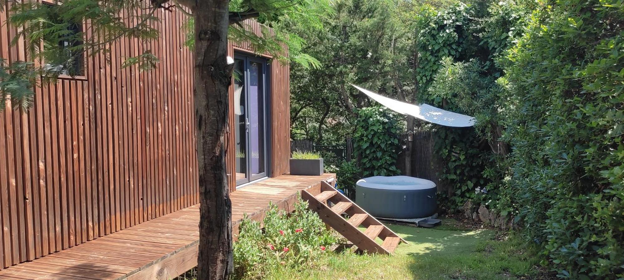 Joli Studio Climatise Avec Jacuzzi Prive Et Entree Independante Fréjus エクステリア 写真